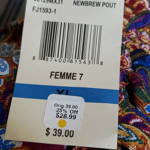 🆕️NWT Eyeshadow cold shoulder top - Picture 6 of 7